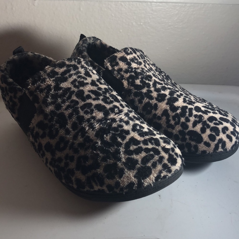 Vionic Women's Indulge Kalia Slip On House Flats Leopard Cheetah Shoes Size 6